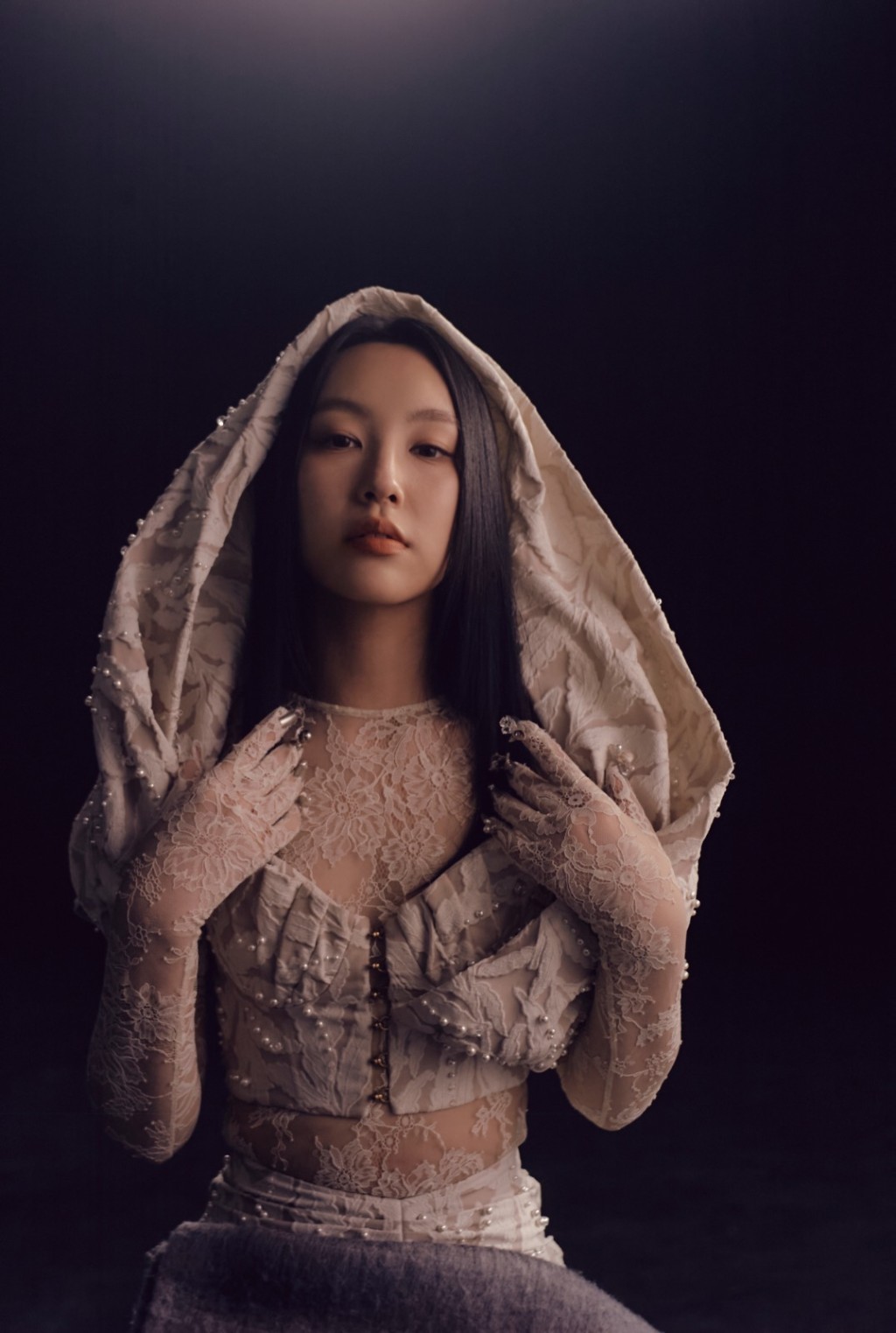 炎明熹携手日本音乐人KOKIA创作《风旅》。 