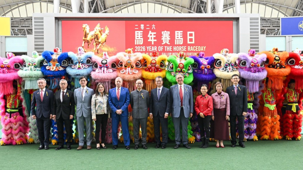 初三赤口行大運 羅淑佩先入馬場再去主題樂園 笑言「寓娛樂於工作」︱Kelly Online