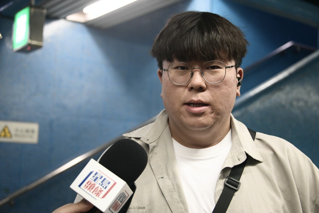 從海怡半島站去九龍灣上班的黃先生。 從海怡半島站去九龍灣上班的黃先生。