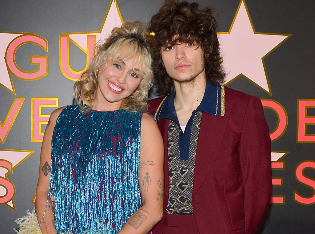 Miley於2021年在盲約中認識Maxx,同年11月雙雙出席時裝騷公開戀情。 Miley於2021年在盲約中認識Maxx,同年11月雙雙出席時裝騷公開戀情。