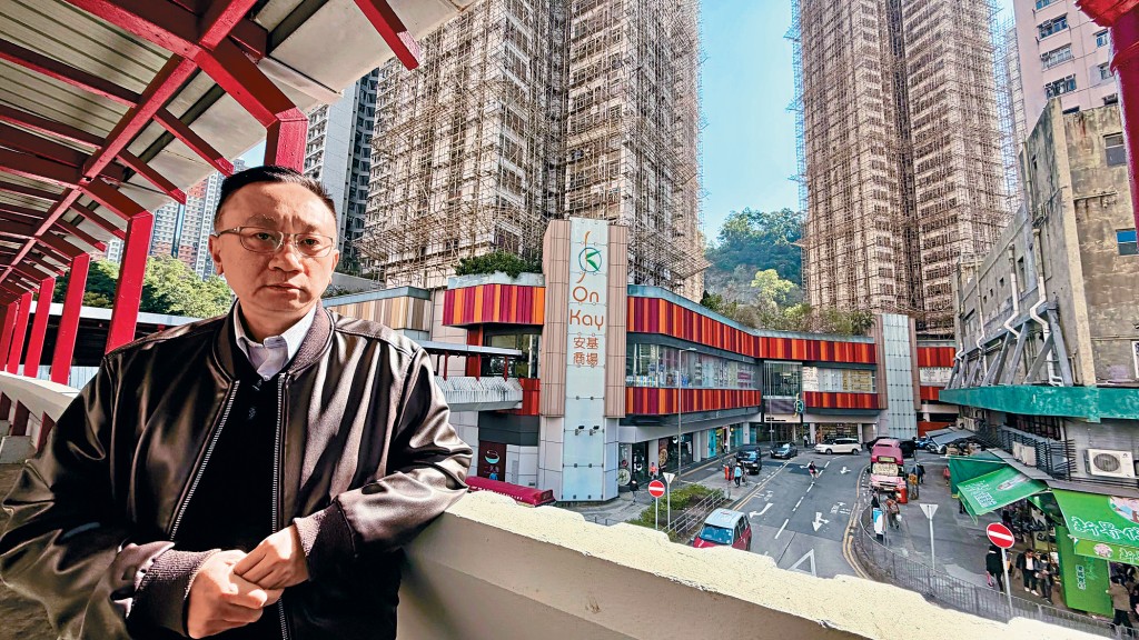 安基苑的大維修工程復工無期，方保僑慨歎小業主該何去何從。