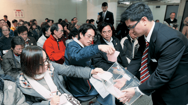 政府提出設立授權書上限，並要求在大廈公開張貼已簽署委任代表文書業主的單位名單。資料圖片