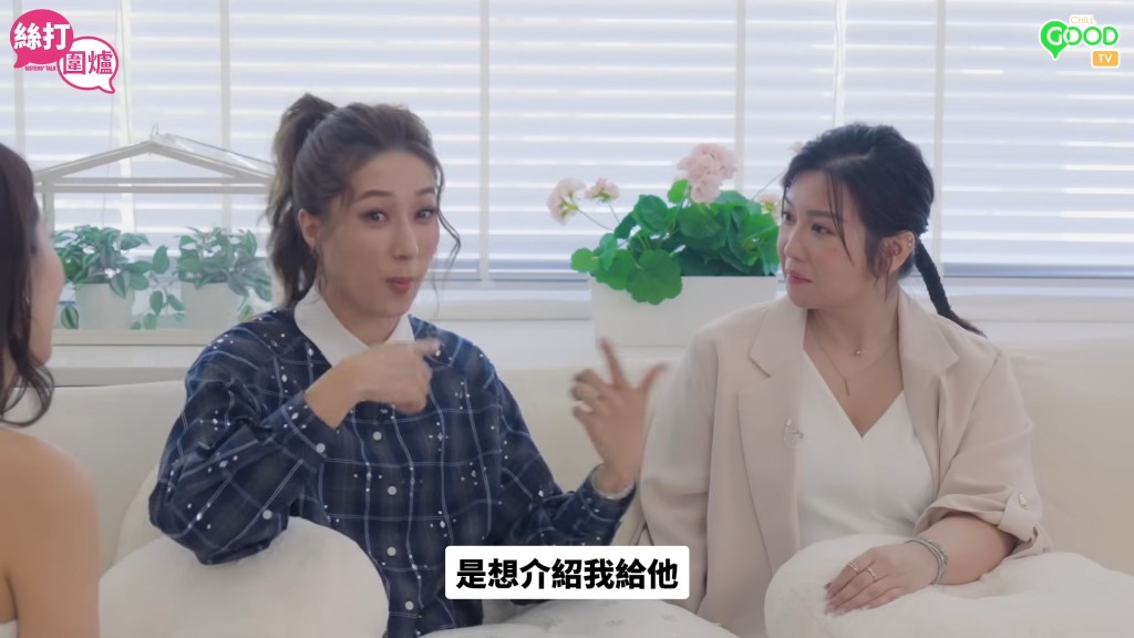 鍾嘉欣早前返港工作,作客網上節目《絲打圍爐》自爆夫妻生活受到阻礙。 鍾嘉欣早前返港工作,作客網上節目《絲打圍爐》自爆夫妻生活受到阻礙。