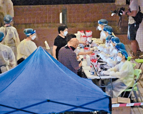 ■荃灣寶石大廈目標今早七時完成檢測。