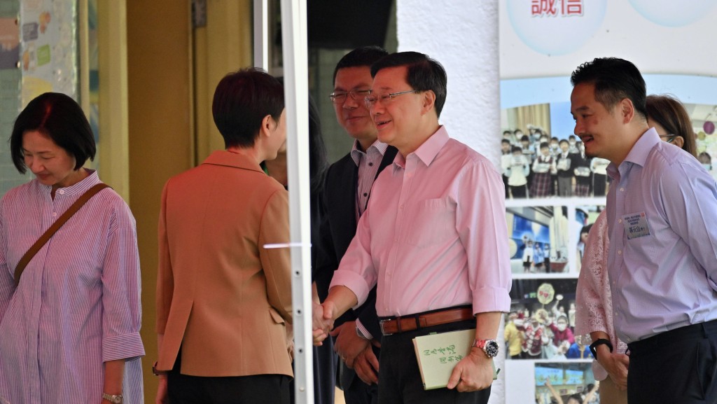 李家超出席第二場地區諮詢會