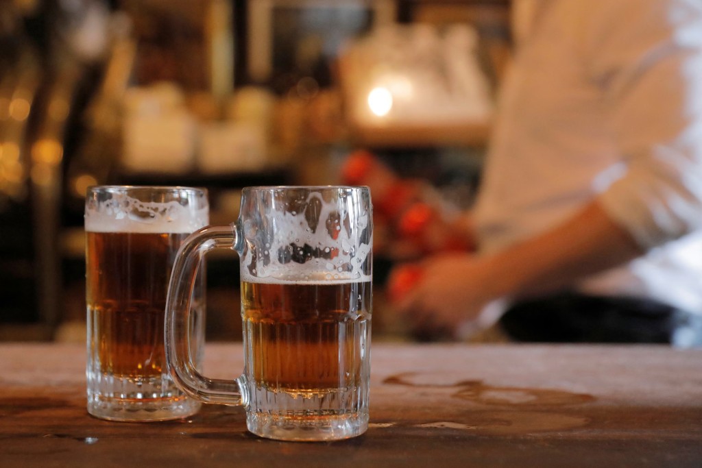 消費者投訴飲用「慕尼大帝金尊多肽原漿啤酒」後出現不適。 路透社資料圖