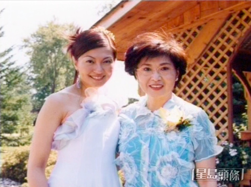 李司棋2001年到多倫多出席女兒子青婚禮。