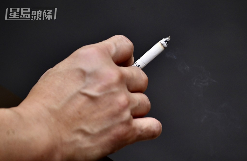 自由党主席、批发及零售界议员邵家辉说，对预算案提出大幅增加烟税，每包加16元，表示失望。资料图片