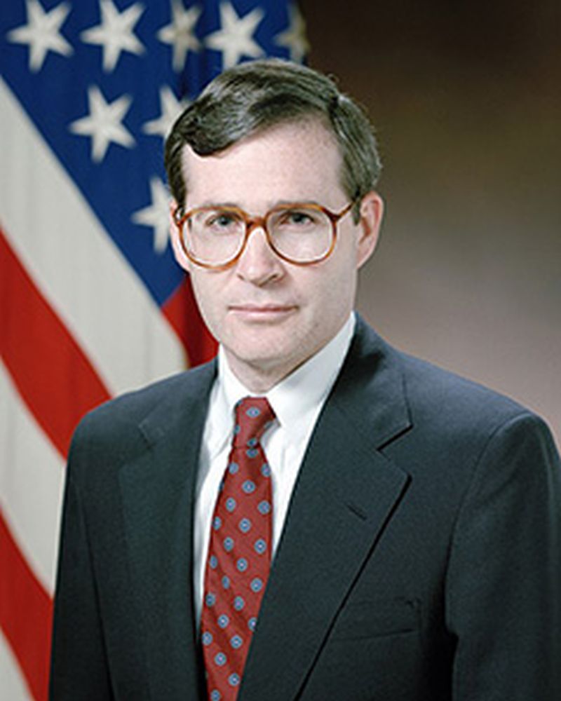共和党的前国家安全顾问哈德利（Stephen John Hadley）。