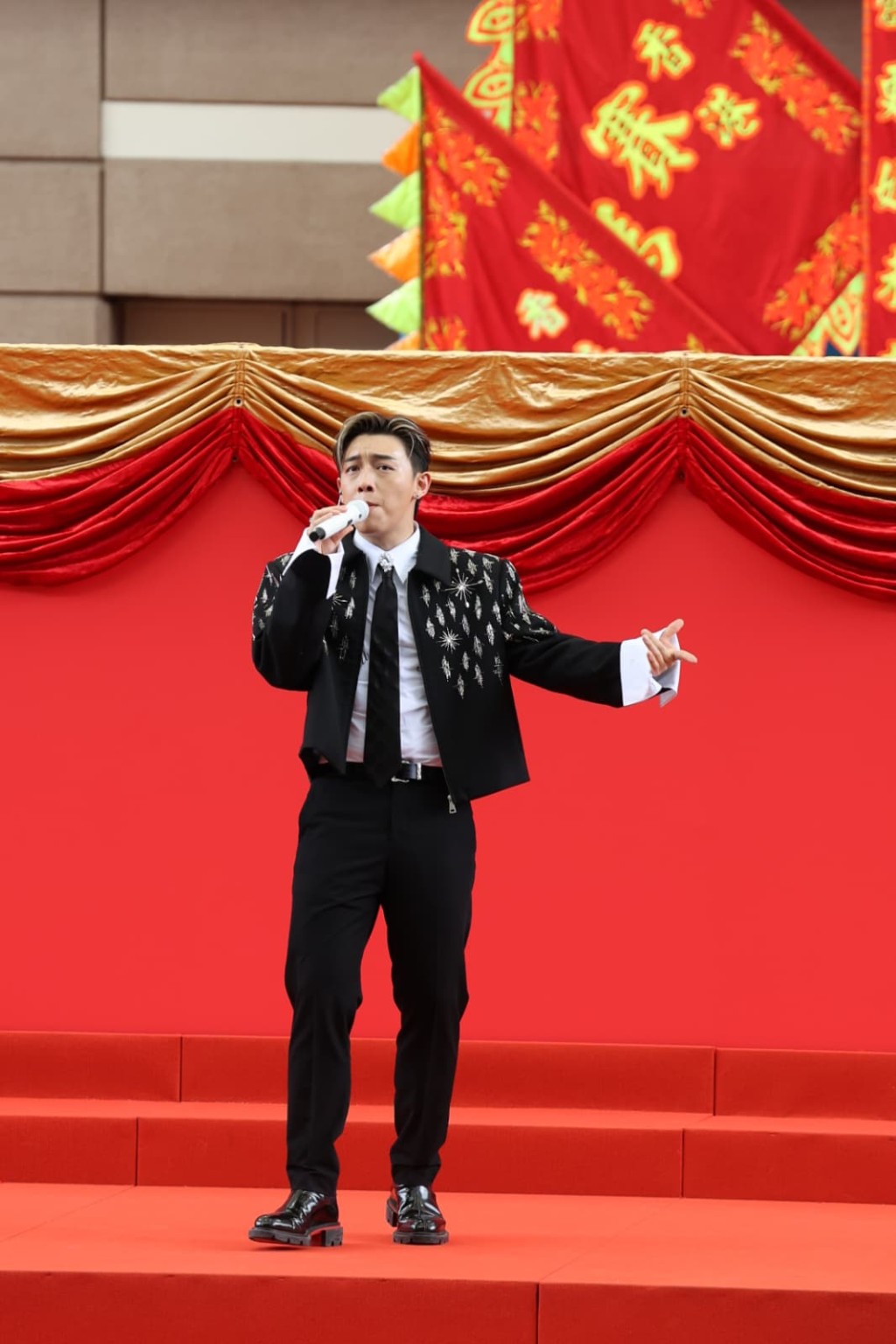 MC不擅投注賽馬,自己沒賭運。 MC不擅投注賽馬,自己沒賭運。