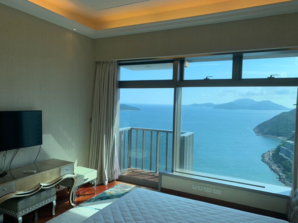主人套房與廳堂同向，能欣賞海灘美景。 