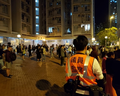 街坊要求交代科大生墮樓。