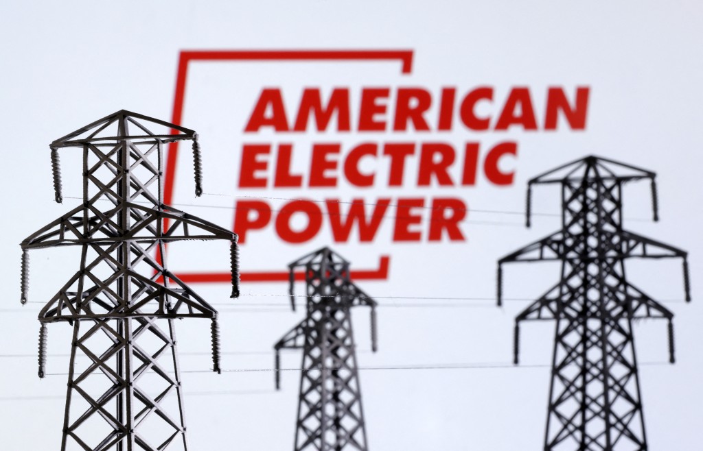 公用事业巨头American Electric（AEP）：上周五收报100.28美元，8月累升3.1%；今年累升27%