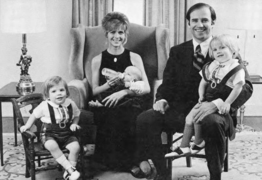 拜登與首任妻子內麗亞和三名子女合照。網圖