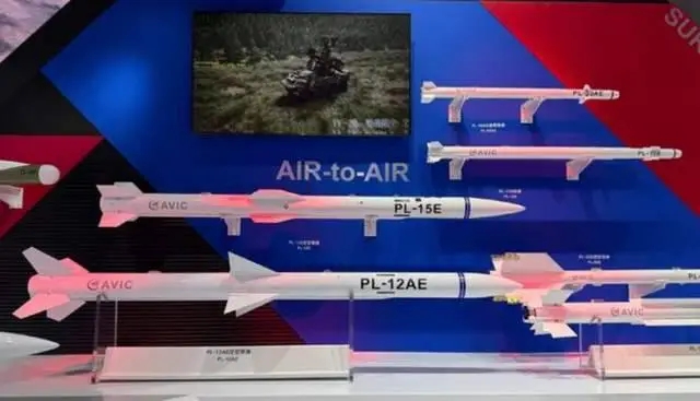 霹靂15E、霹靂12AE中距彈。 霹靂15E、霹靂12AE中距彈。