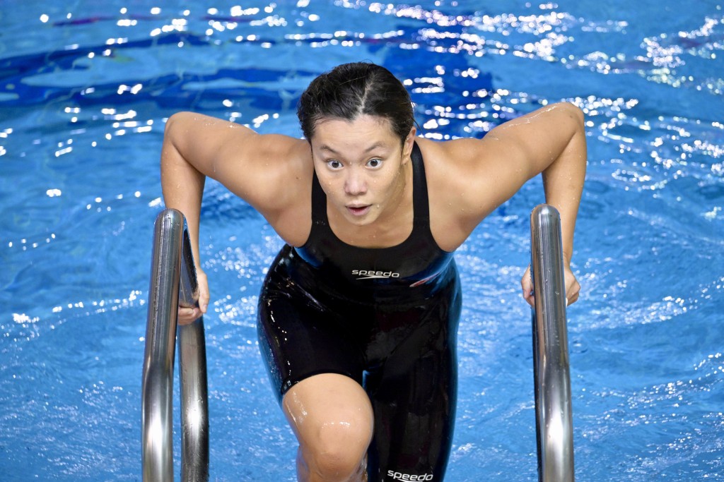 欧铠淳继续努力，冲击100米背泳的奥运达标时间59秒99。 苏正谦摄