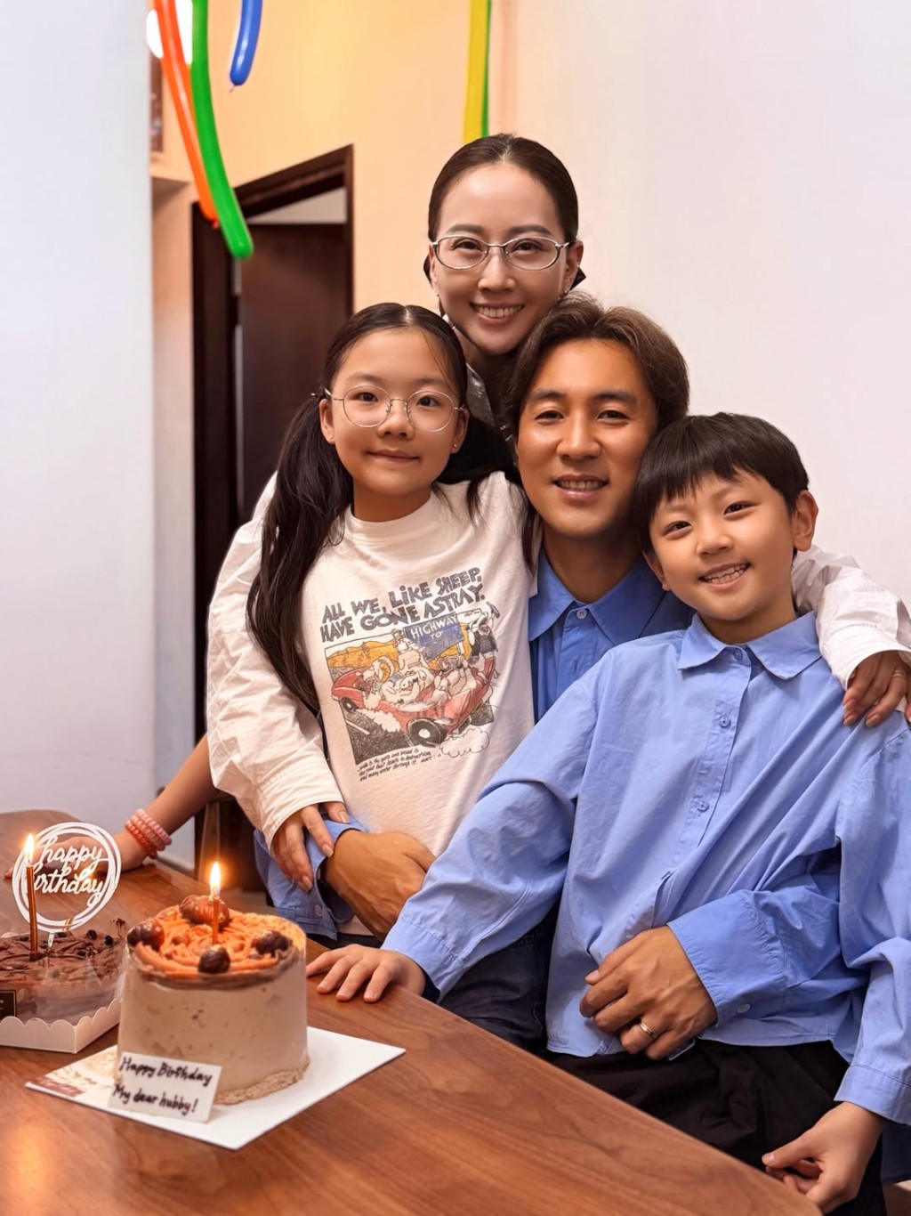 視帝譚俊彥46歲生日，一家四口溫馨滿瀉，太太任祉妍與一對仔女送上蛋糕，幸福洋溢