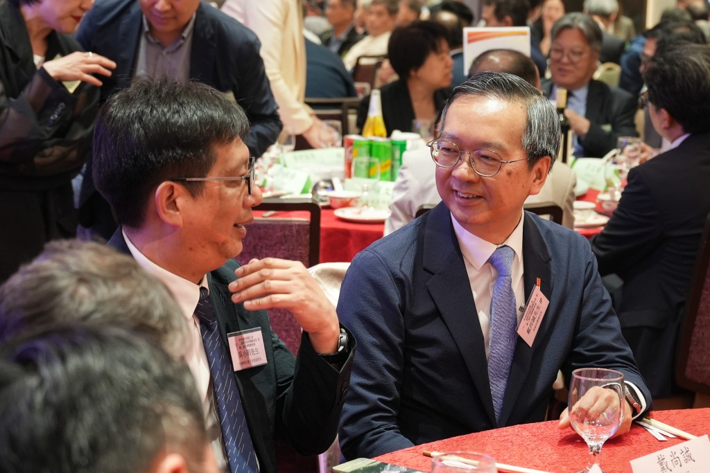 房屋局希望透過科技達到提速、提量、提質、提效的建屋成果,也希望這些科技能讓工人的工作更輕鬆、更有幸福感,及最重要的更安全。 房屋局希望透過科技達到提速、提量、提質、提效的建屋成果,也希望這些科技能讓工人的工作更輕鬆、更有幸福感,及最重要的更安全。