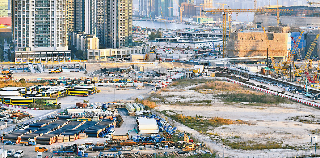 ■何永賢稱指九龍東的CBD2地位不會受簡約公屋影響，啟德商業用地供應不變。
