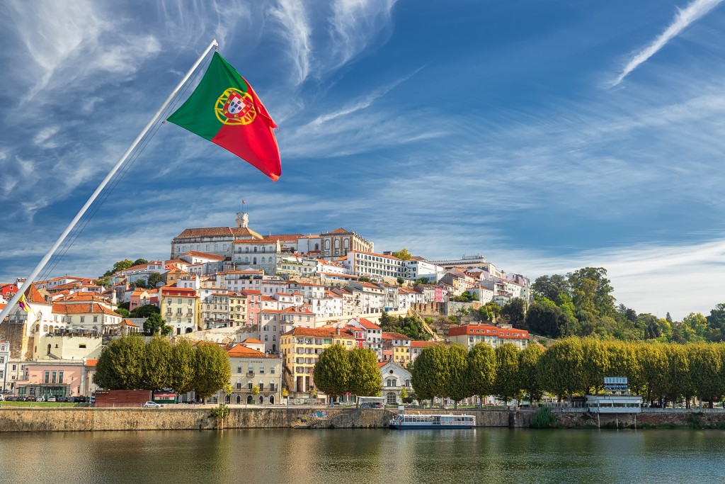 排行第一的葡萄牙去年收緊「黃金簽證」條件，買樓不再是獲得居留權的途徑。