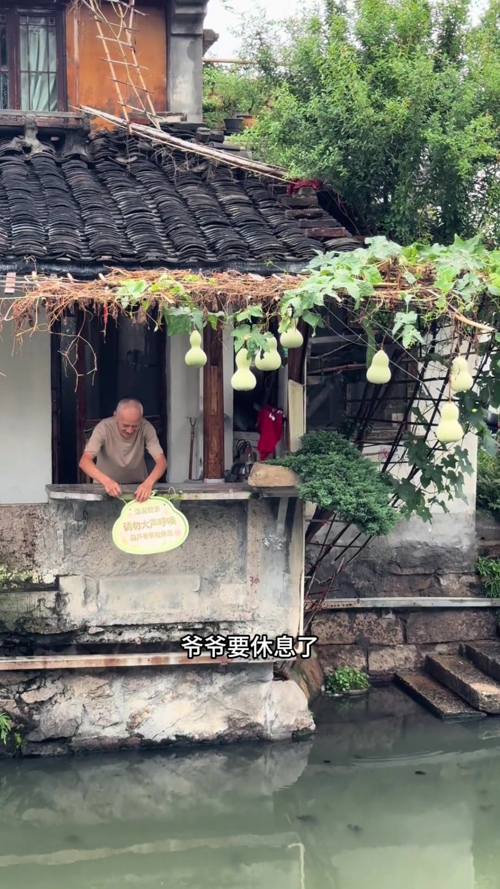 浙江紹興近日出現「現實版葫蘆娃與爺爺」，當地文旅也有介紹。