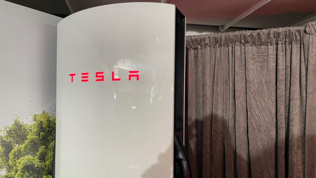 利園區內Tesla充電器增至165個，當中包括15個超級充電器。謝曉雅攝