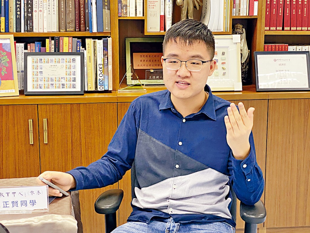 香港大學社會科學院政治及法律系一年級生周正賢提醒考生,要留意題目字眼。