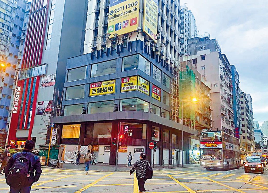 由美聯黃建業持有旺角亞皆老街巨鋪1樓及2樓新獲食肆承租，月租約26萬。