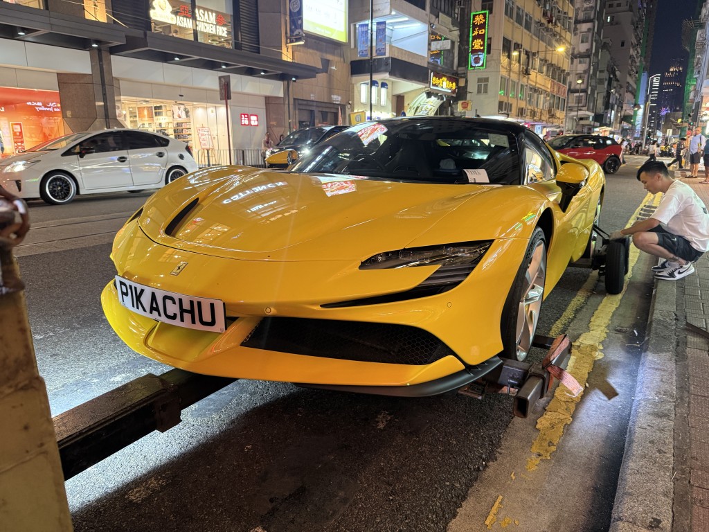 鍾培生自訂車牌為「P1KACHU」。
