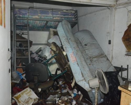 在北圍村一個村屋內，房子被豪雨淹沒。