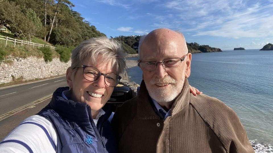 女事主霍恩與父親凱文（Kevin Duvall）。  fb / Liz Horne