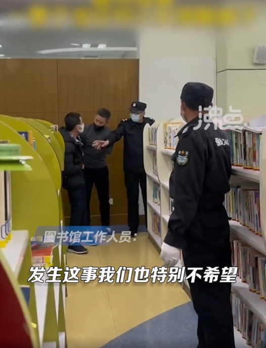 图书馆工作人员向传媒表示，书架遮挡了男子，未察看到其行径。 网图