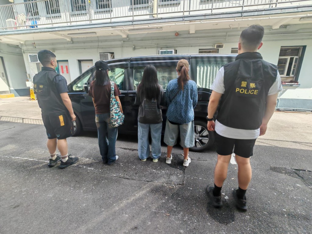 行動中，警方共拘捕3名泰籍女子，年齡介乎31至34歲。