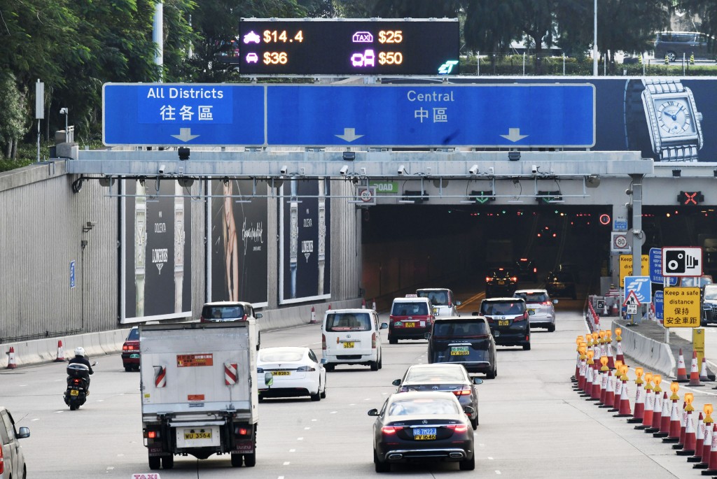 黎棟國認為，隧道或主要幹道的營運開支及維修保養費用高昂，應以「收回成本」及「用者自付」的原則，檢視收費。