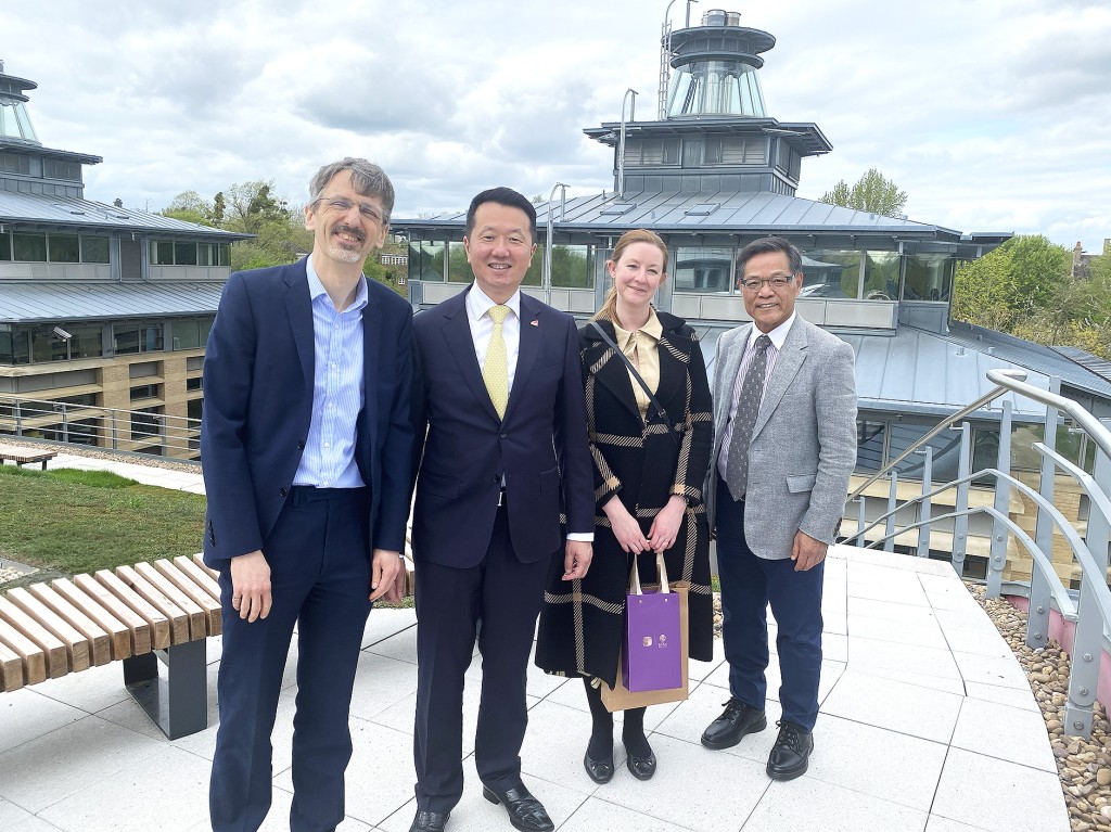 城大代表團由校董會主席魏明德(左二)率領。城大提供