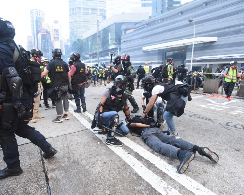 示威者於去年9月發起「全球反極權大遊行」,警方拘捕多人。 資料圖片