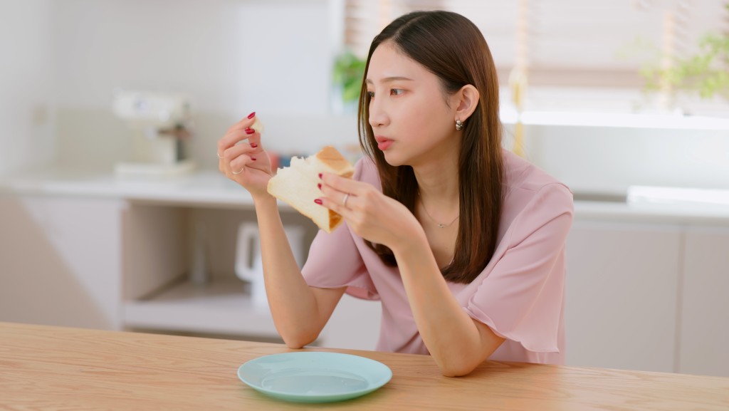 女子患腎病併發高磷血症 因愛吃1種「健康」麵包惹禍 醫生拆解原因