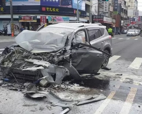 逆向行駛的7人車。網圖