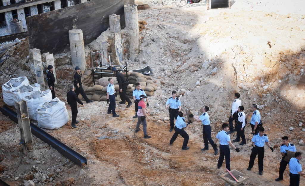 2020年跑馬地錫克廟重建地盤亦掘出一枚長達1.5米的戰時炸彈。資料圖片