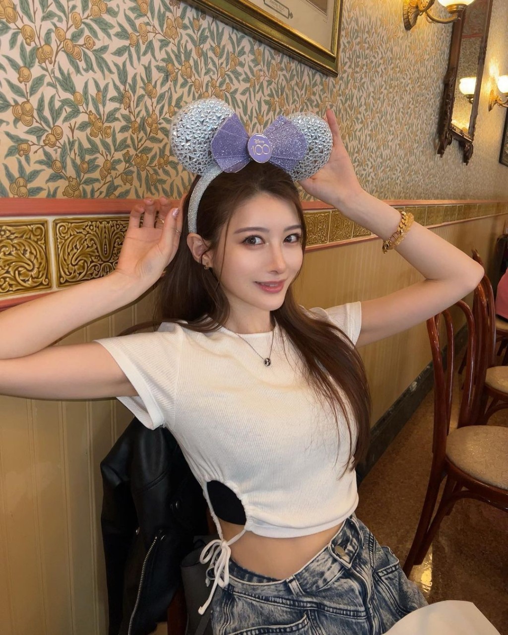 有指相澤南其實家境富裕。 相澤南今年4月曾重遊香港，當時她去迪士尼樂園，還貼地坐港鐵。