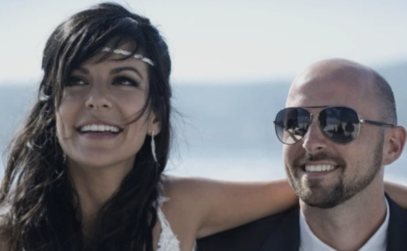 酒吧老闆莫雷蒂與妻子。X.com 酒吧老闆莫雷蒂與妻子。X.com