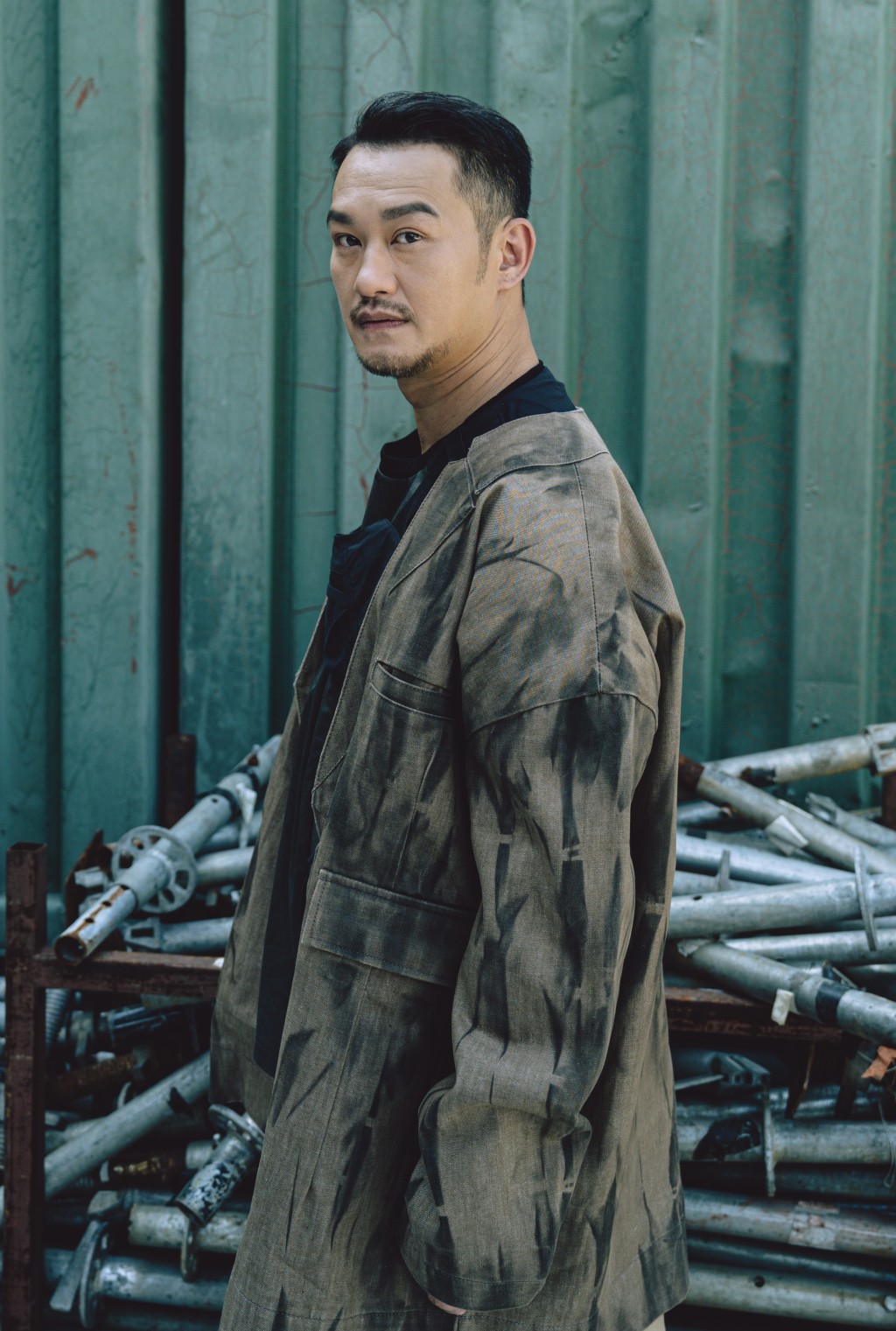 吴浩康替学员们举行今次的毕业演唱会开心。 吴浩康替学员们举行今次的毕业演唱会开心。