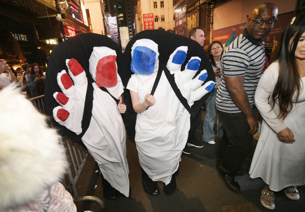 拖鞋都到場。 拖鞋都到場。