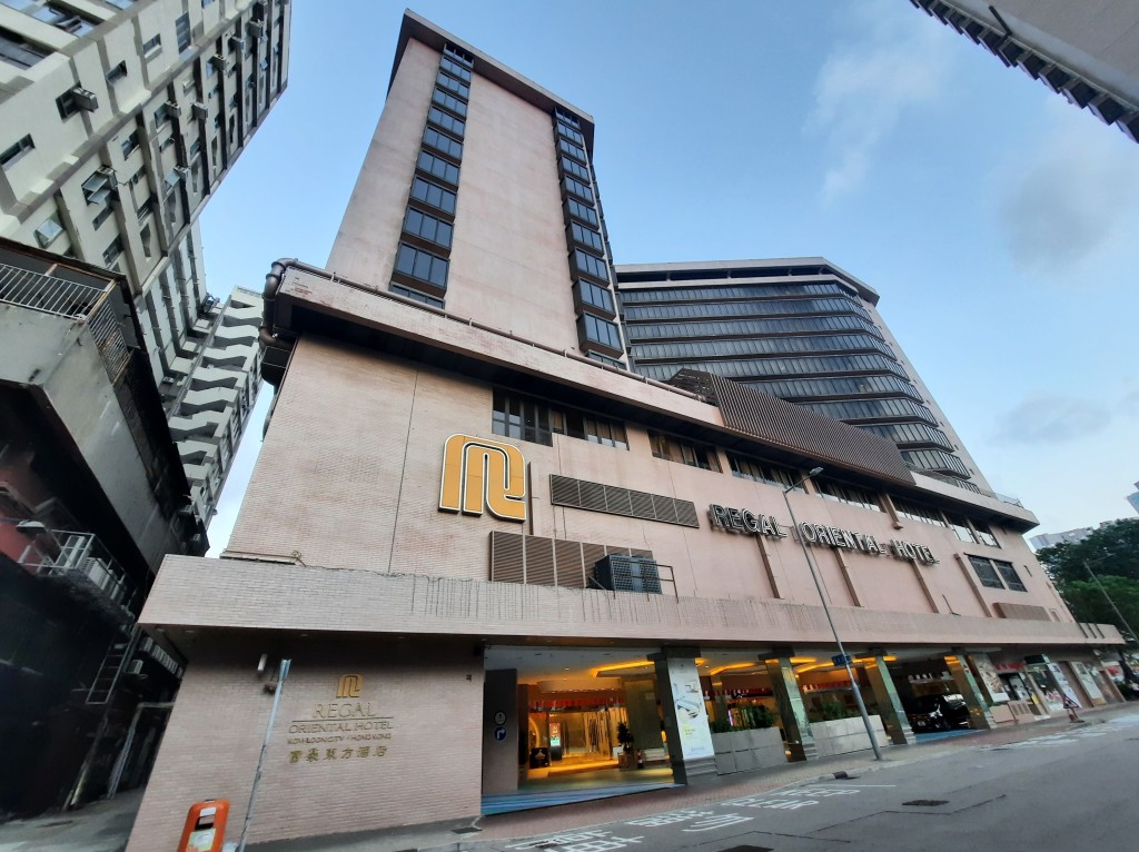 今年3月,中原投資以15.18億元購入富豪東方酒店,計劃改裝成學生公寓,連同改裝等總投資逾20億元。 今年3月,中原投資以15.18億元購入富豪東方酒店,計劃改裝成學生公寓,連同改裝等總投資逾20億元。