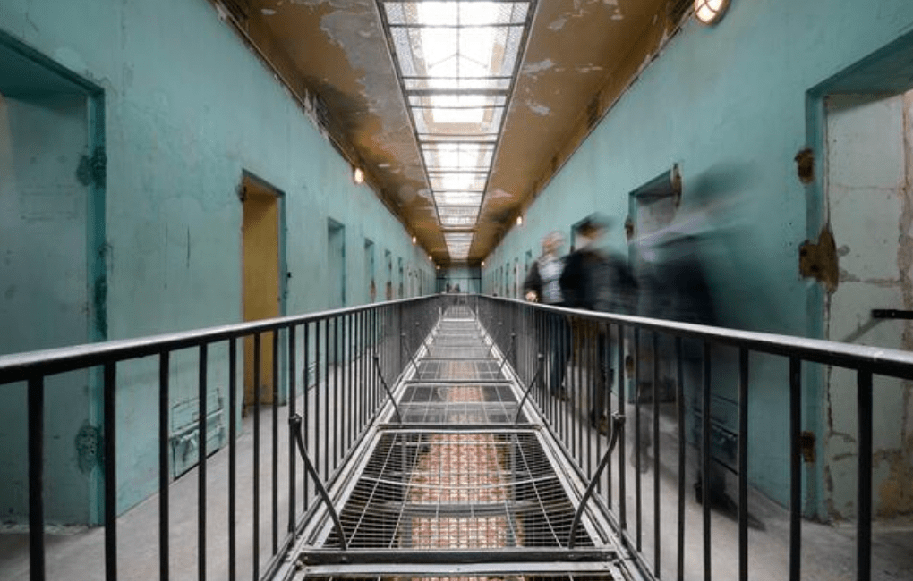 有批评者指“Work From Prison” 令坐监变成职涯新选项,背离惩罚和阻吓的原意。Alamy示意图 有批评者指“Work From Prison” 令坐监变成职涯新选项,背离惩罚和阻吓的原意。Alamy示意图