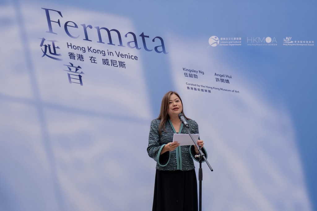 文化體育及旅遊局局長羅淑佩前往威尼斯,以示對香港展的支持。 文化體育及旅遊局局長羅淑佩前往威尼斯,以示對香港展的支持。