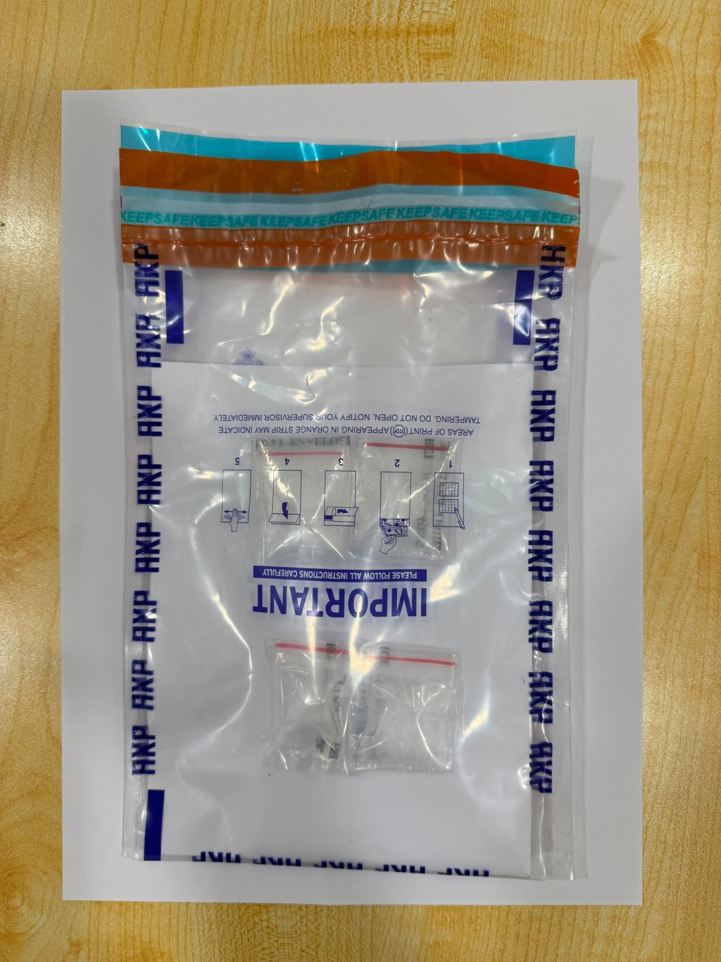 觀塘單位變毒窟 警檢12萬元貨拘15男女。警方圖片 觀塘單位變毒窟 警檢12萬元貨拘15男女。警方圖片
