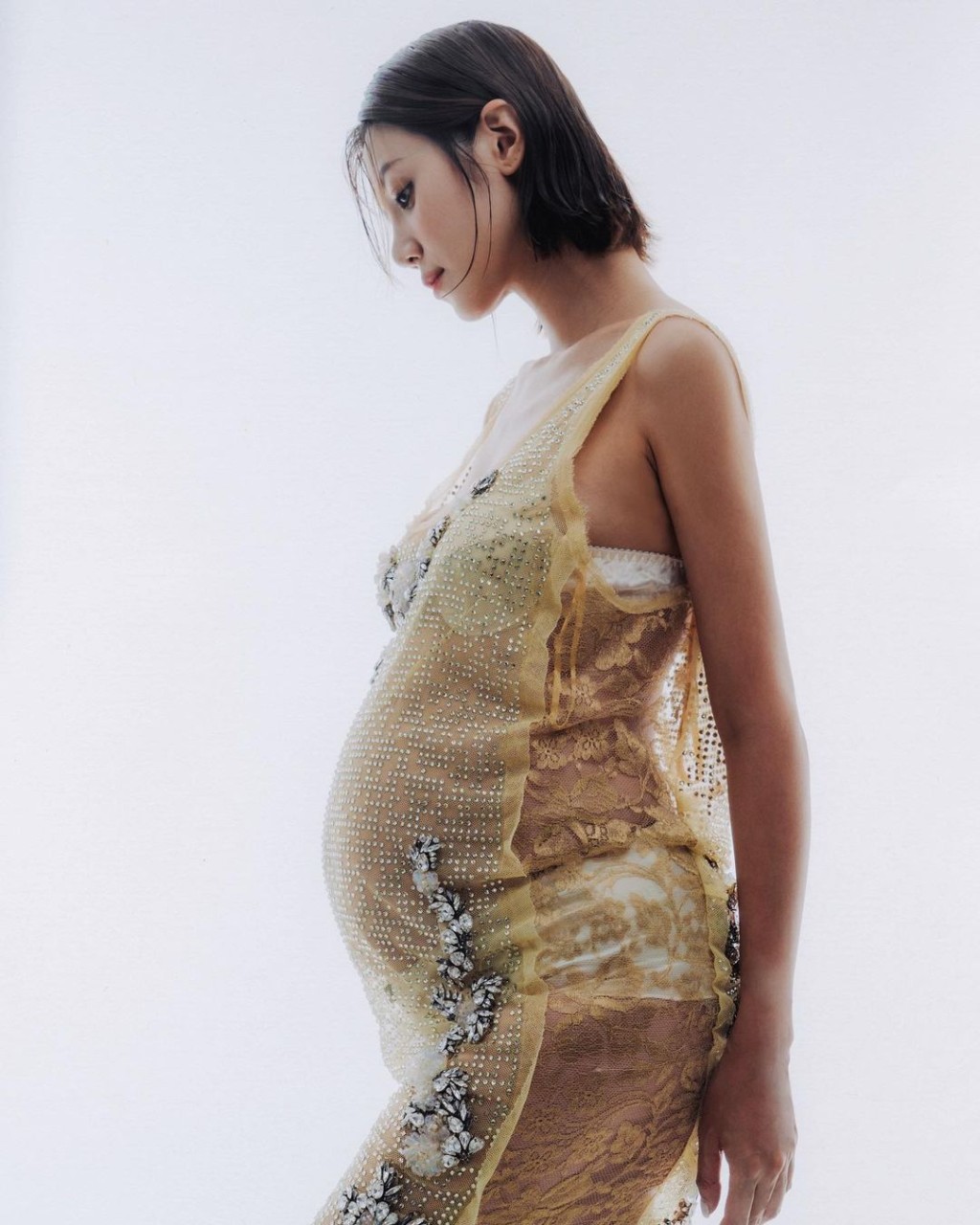 懷孕中的倪晨曦(Elva)穿上了不同品牌的時裝，魅力十足。（圖片來源：「misselvani」Instagram）