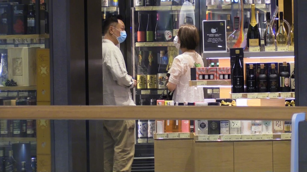 兩公婆研究清酒都講咗好耐。