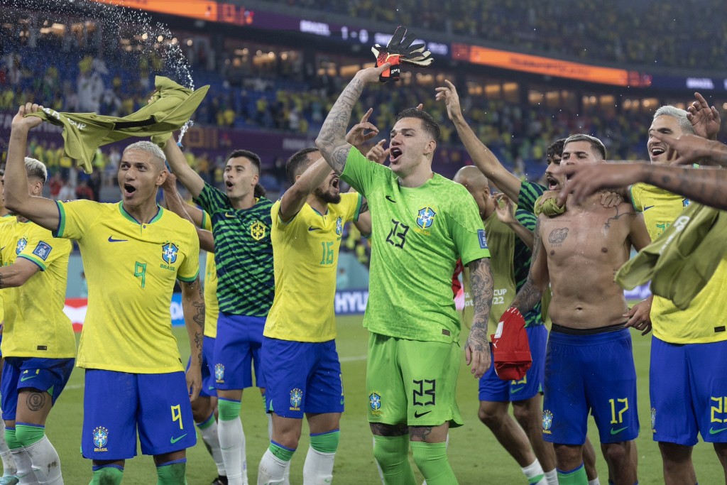 巴西队赛后绕场答谢球迷。网上图片